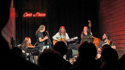 Muziekavond met het optreden tijdens Reninge kermis van de folkgroep KORRIGAN
